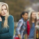 Sosyal Fobi Nedir? Belirtileri, Nedenleri ve Tedavisi